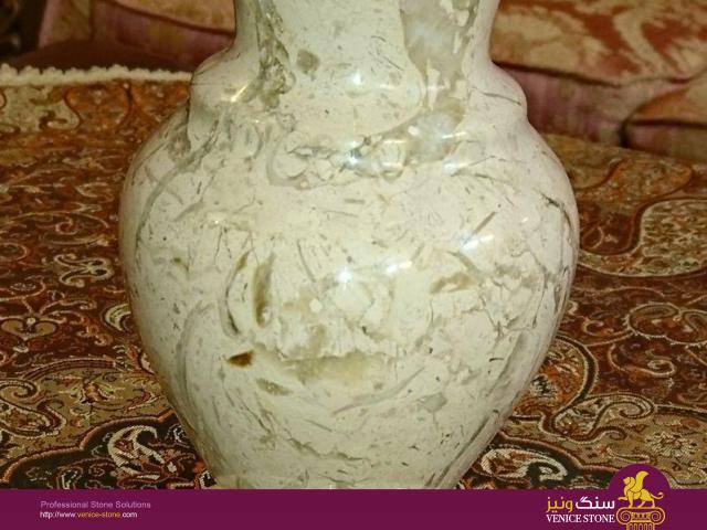 گلدان کوچک رومیزی با سنگ مرمریت پرطاووسی 